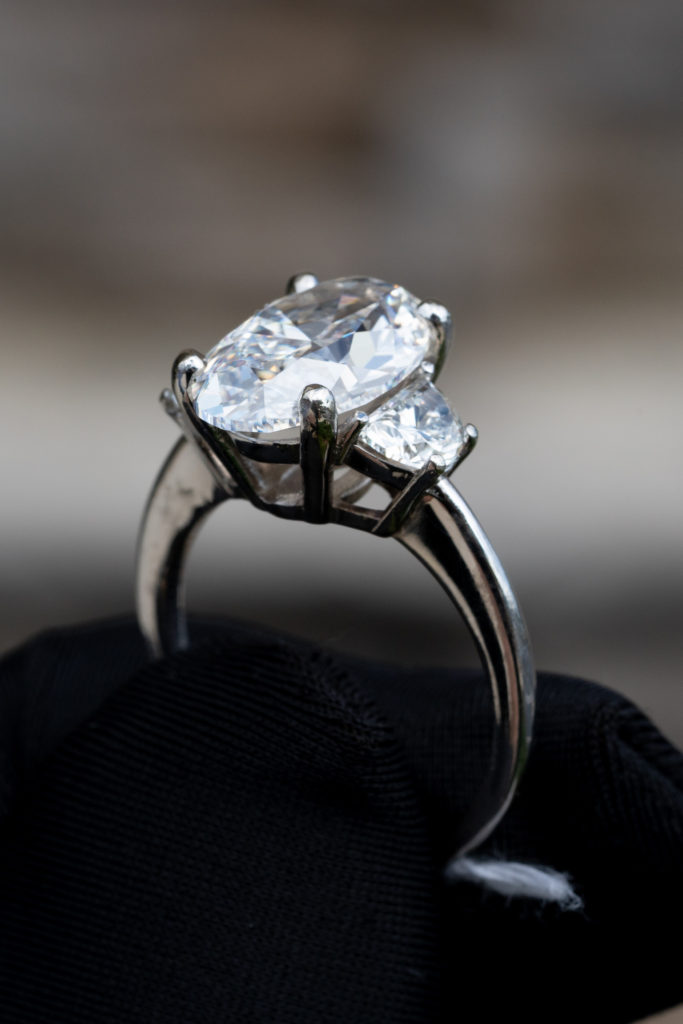 Factors to consider before choosing an oval cut diamond platinum ring