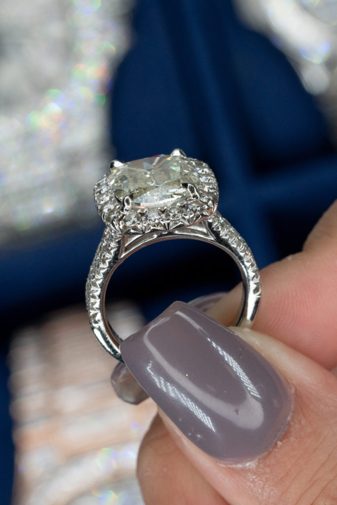 The features of cushion cut diamond halo rings