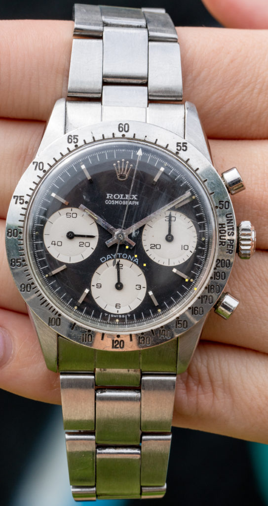 The design of the Daytona follows the Rolex standard