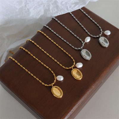 Cold Wind Pearl Convex Round Plate Stainless Steel Clavicle Necklace