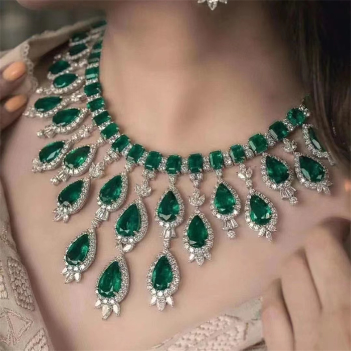 Emerald jewelry necklace